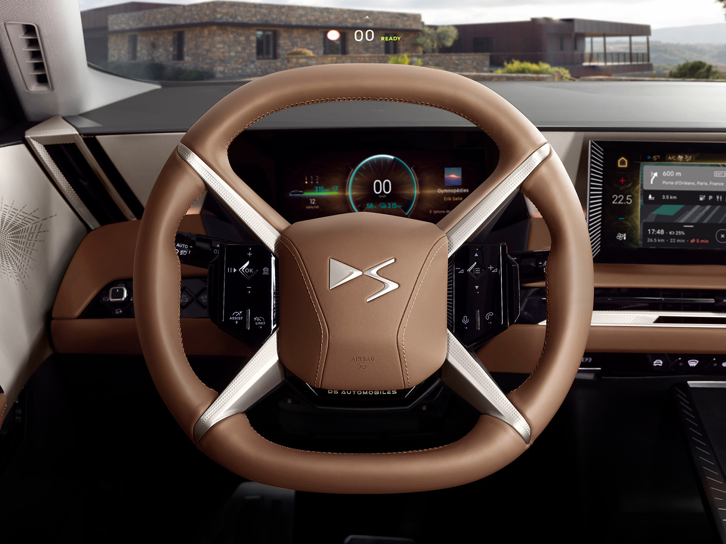 N°8 full-grain leather steering wheel