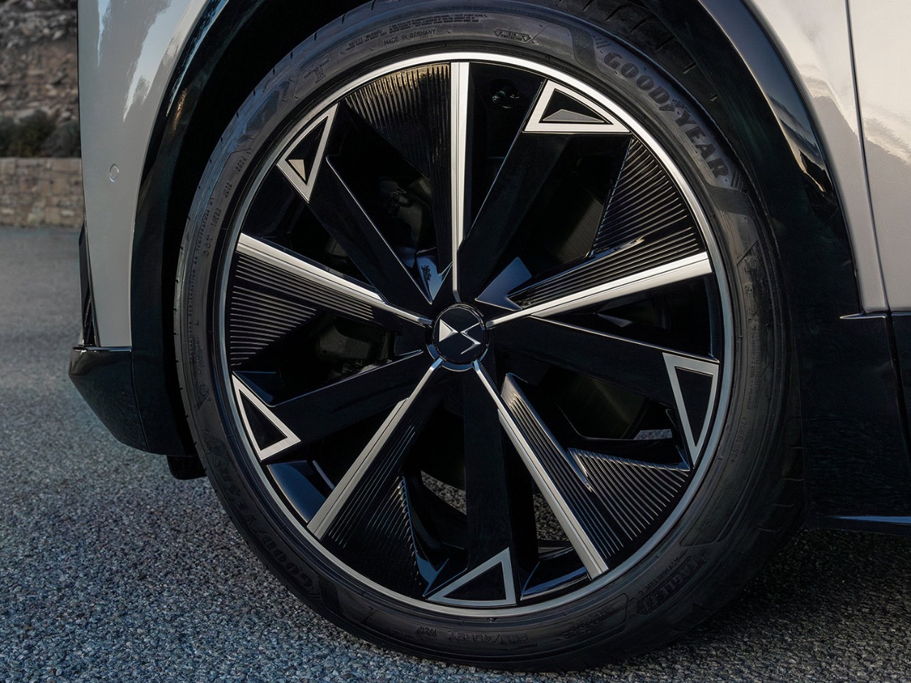 DS N°8 gesmede aluminium velgen